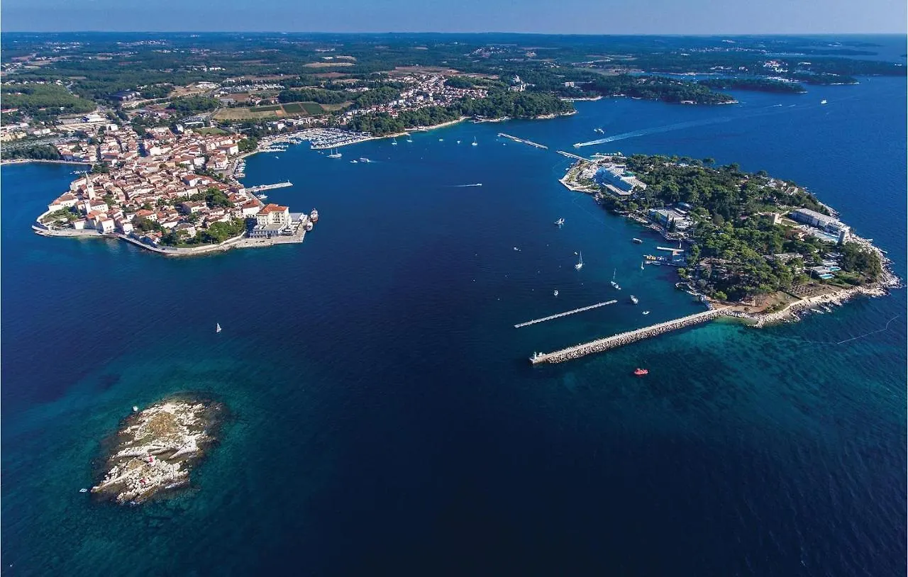 Beautiful Apartment In Porec With Wifi