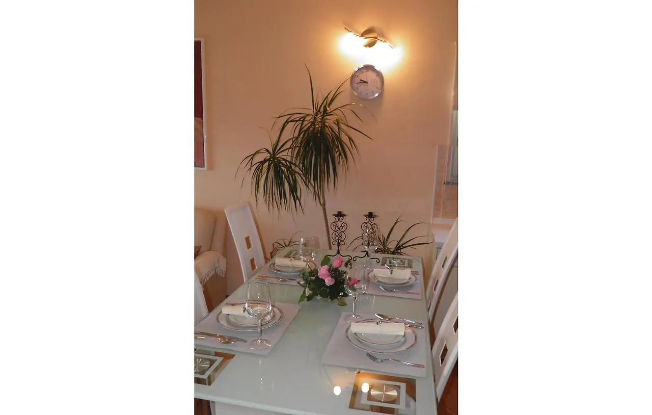 Beautiful Apartment In Porec With Wifi 0*,