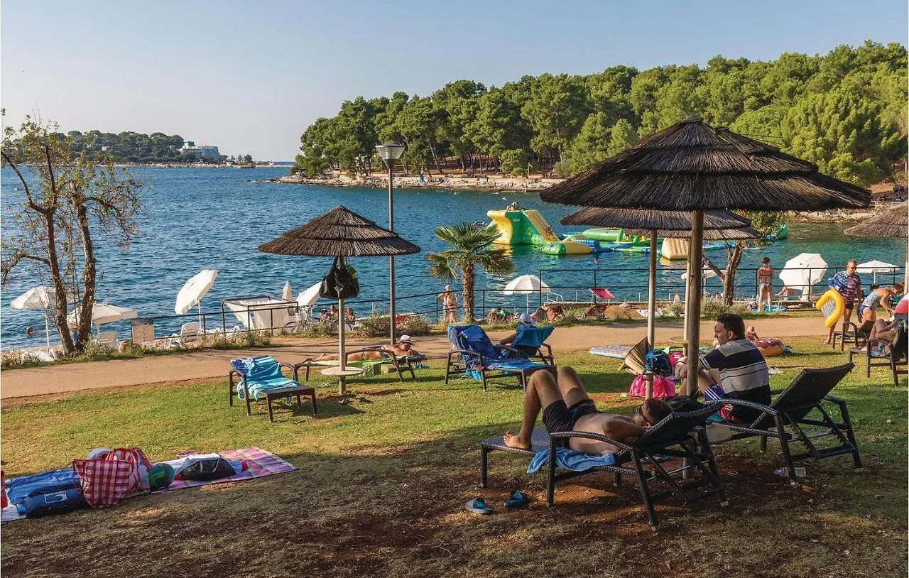 Beautiful Apartment In Porec With Wifi 0*,
